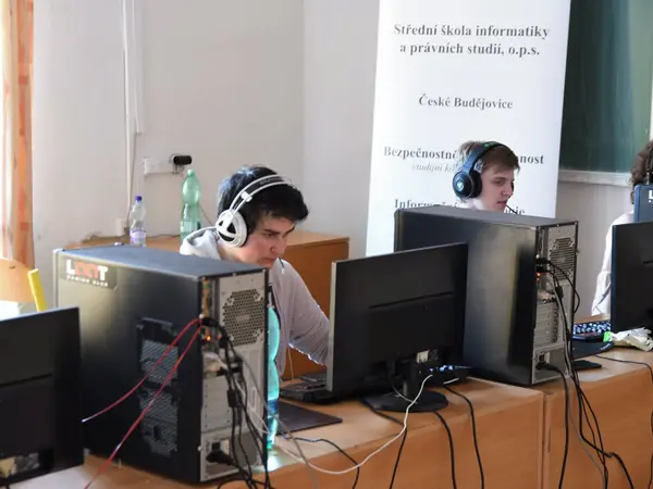 Fotografie školy "Střední škola informatiky a právních studií"