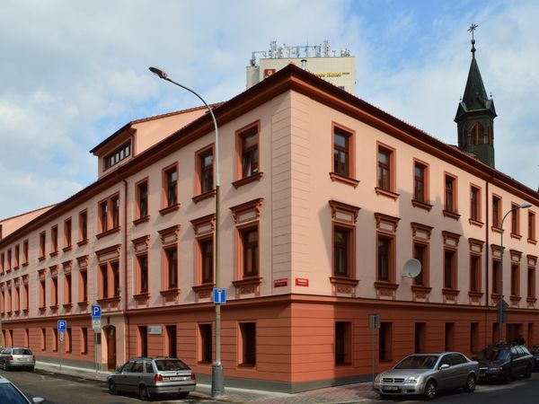 Fotografie školy "VOŠ, SPŠ automobilní a technická České Budějovice"