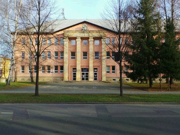 Fotografie školy "Střední průmyslová škola, Obchodní akademie a Jazyková škola s právem státní jazykové zkoušky, Frýdek-Místek"