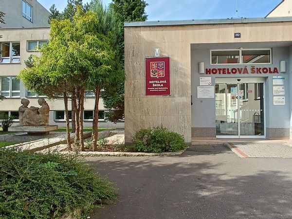 Fotografie školy "Hotelová škola, Frenštát pod Radhoštěm, příspěvková organizace"