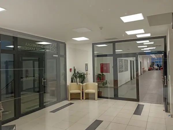 Fotografie školy "Anglo - německá obchodní akademie"