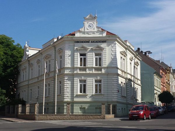 Fotografie školy "Vyšší odborná škola, Obchodní akademie, Střední odborná škola a Jazyková škola s právem státní jazykové zkoušky EKONOM"