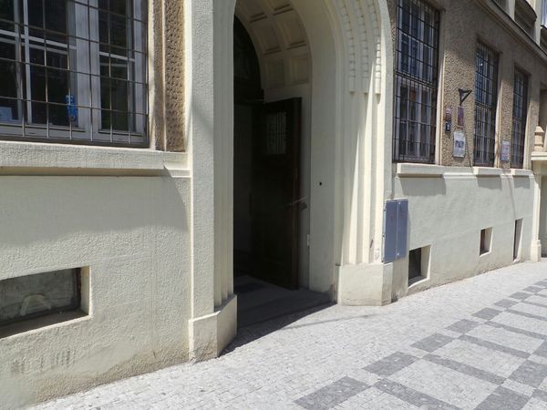 Fotografie školy "Gymnázium, Praha 5, Na Zatlance 11"