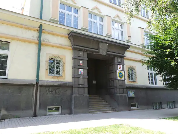 Fotografie školy "Gymnázium Lovosice, Sady pionýrů"