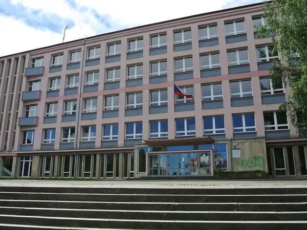 Fotografie školy "Střední pedagogická škola, gymnázium a vyšší odborná škola Karlovy Vary"
