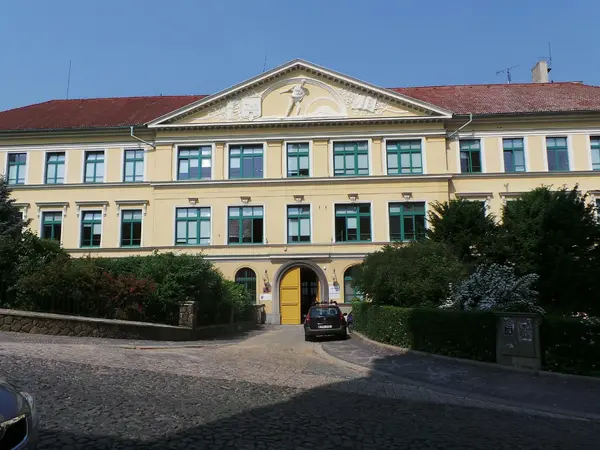 Fotografie školy "Gymnázium Roudnice nad Labem, Havlíčkova"