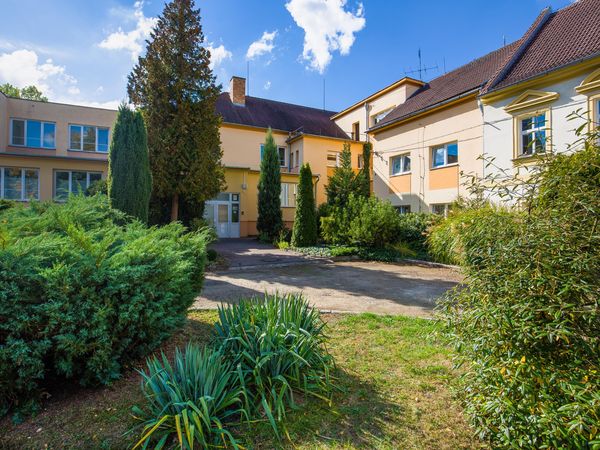 Fotografie školy "Střední odborné učiliště služeb Vodňany, Zeyerovy sady 43/II"