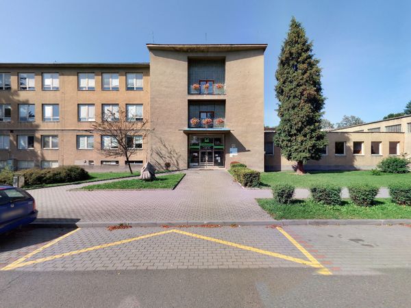 Fotografie školy "Střední průmyslová škola Hranice"