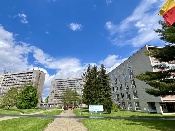Fotografie školy "Vyšší odborná škola a Střední průmyslová škola elektrotechnická, Plzeň, Koterovská 85"
