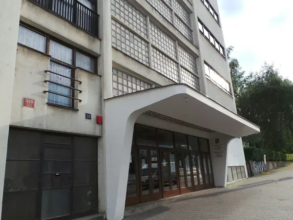 Fotografie školy "Vyšší odborná škola pedagogická a sociální, Střední odborná škola pedagogická a Gymnázium, Praha 6, Evropská 33"