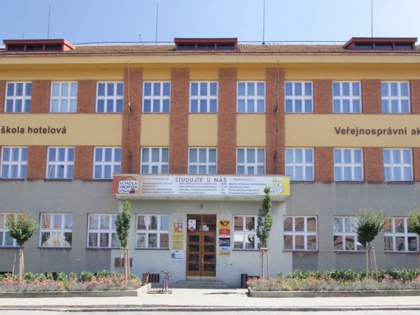 Fotografie školy "Veřejnosprávní akademie a střední škola"
