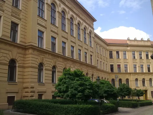 Fotografie školy "Gymnázium Karla Sladkovského Praha 3"