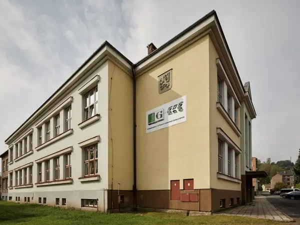 Fotografie školy "Městské gymnázium a střední odborná škola Úpice"