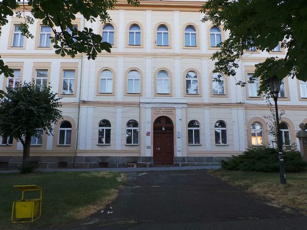 Fotografie školy "Střední zdravotnická škola a Vyšší odborná škola zdravotnická, Příbram"