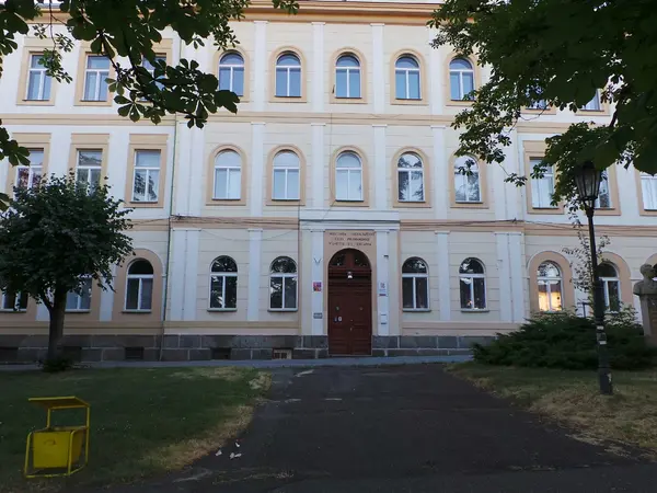 Fotografie školy "Střední zdravotnická škola a Vyšší odborná škola zdravotnická, Příbram"