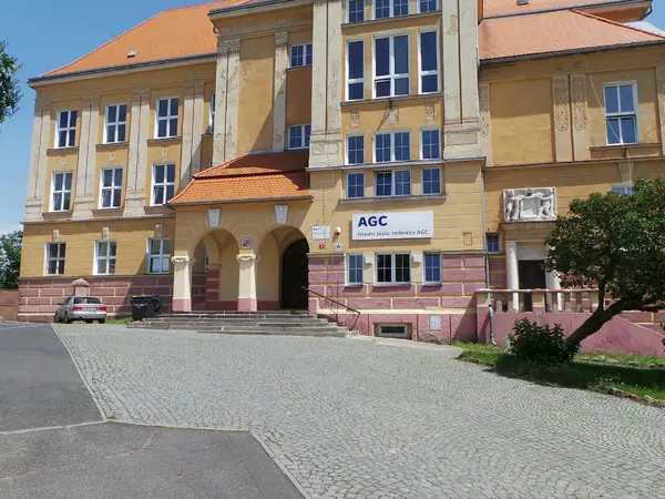 Fotografie školy "Střední škola AGC a.s."