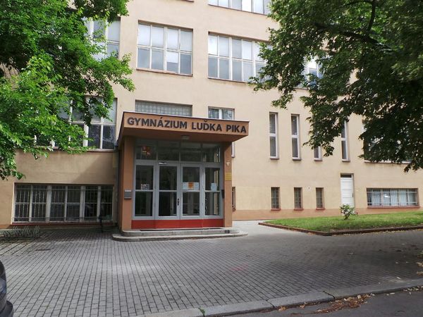 Fotografie školy "Gymnázium Luďka Pika, Plzeň, Opavská 21"
