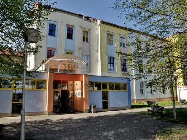 Fotografie školy "Střední odborná škola pro ochranu a obnovu životního prostředí - Schola Humanitas Litvínov"