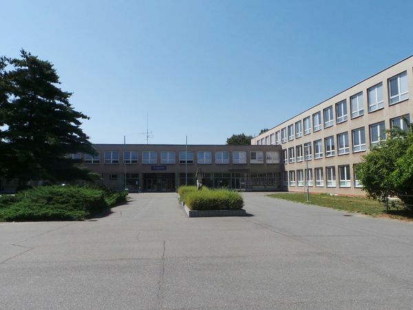 Fotografie školy "Gymnázium Pardubice, Mozartova"