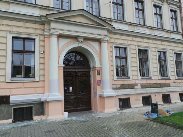 Fotografie školy "Střední škola obchodu, řemesel, služeb a Základní škola, Ústí nad Labem"