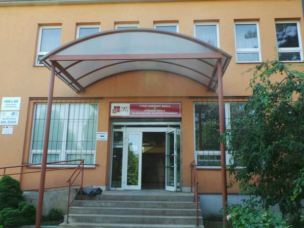 Fotografie školy "Vyšší odborná škola informačních studií a Střední škola elektrotechniky, multimédií a informatiky"