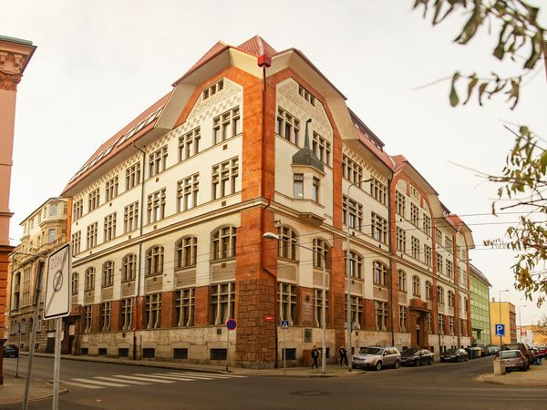 Fotografie školy "Střední odborná škola obchodu, užitého umění a designu, Plzeň"