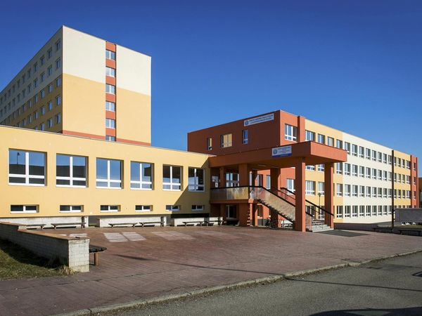Fotografie školy "Střední odborná škola strojní a elektrotechnická Velešín, U Hřiště"