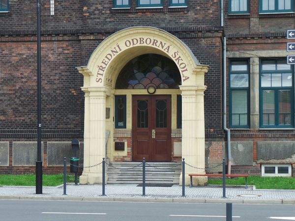 Fotografie školy "AHOL - Střední odborná škola"