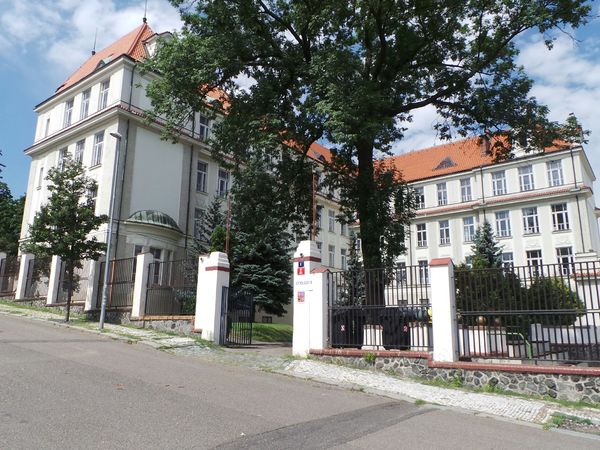 Fotografie školy "Gymnázium Praha 8, U Libeňského zámku"