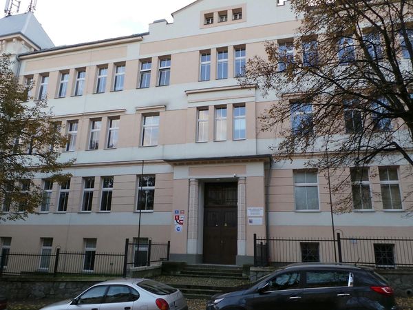 Fotografie školy "Střední průmyslová škola, Ústí nad Labem, Resslova"