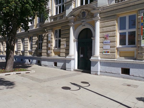 Fotografie školy "Gymnázium a Jazyková škola s právem státní jazykové zkoušky Břeclav"