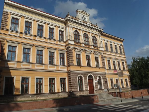 Fotografie školy "Gymnázium, Lipník nad Bečvou, Komenského sady 62"