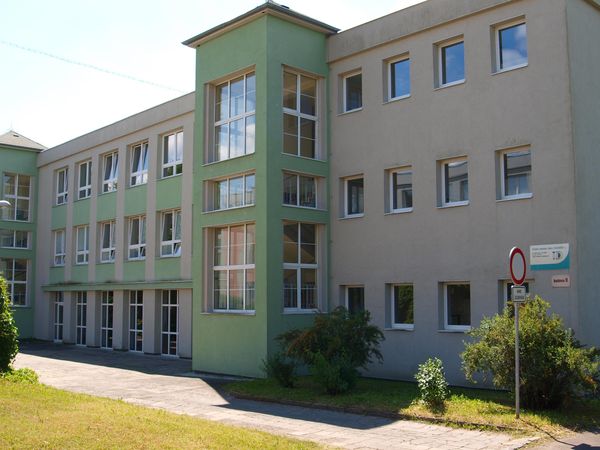 Fotografie školy "Střední odborná škola LIVA"