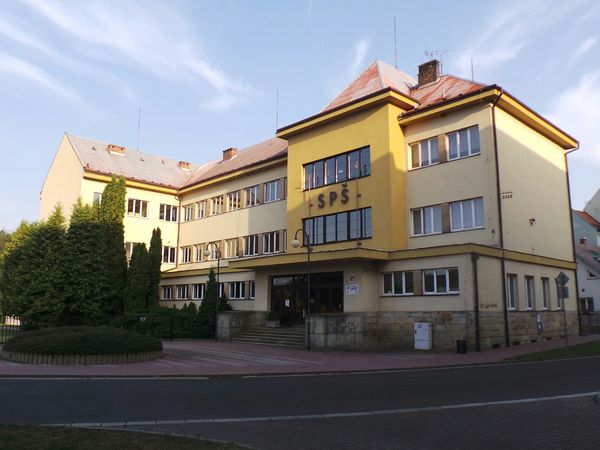 Fotografie školy "Vyšší odborná škola a Střední průmyslová škola, Jičín, Pod Koželuhy 100"