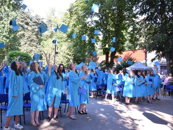 Fotografie školy "Střední škola Sion High School, Hradec Králové"