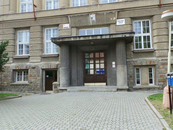 Fotografie školy "Gymnázium Václava Hraběte Hořovice"