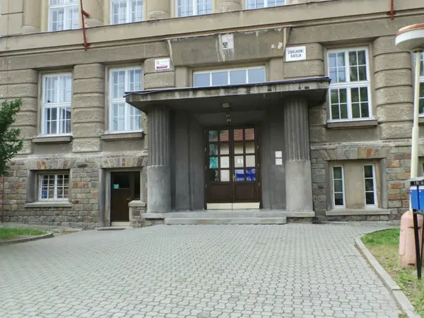 Fotografie školy "Gymnázium Václava Hraběte Hořovice"
