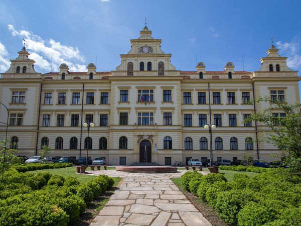 Fotografie školy "Střední odborná škola a Střední odborné učiliště obchodu a služeb"