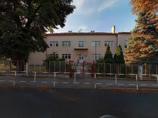 Fotografie školy "Městské gymnázium a Základní škola Jirkov"