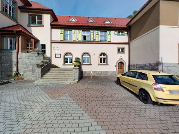Fotografie školy "Vyšší odborná škola, Obchodní akademie a Střední zdravotnická škola Domažlice"
