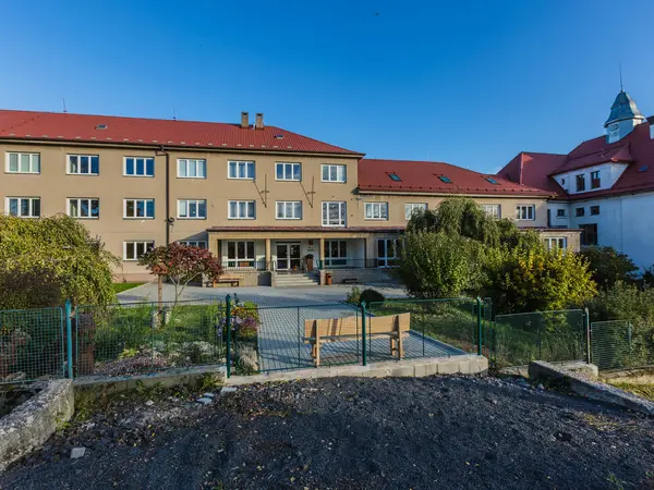 Fotografie školy "Střední lesnická škola Žlutice"