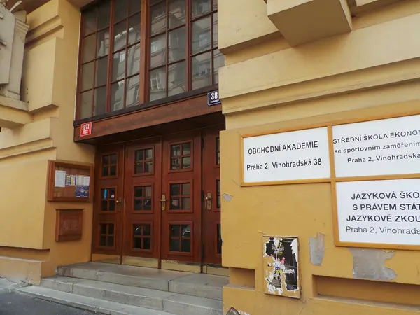 Fotografie školy "Obchodní akademie Praha 2, Vinohradská"