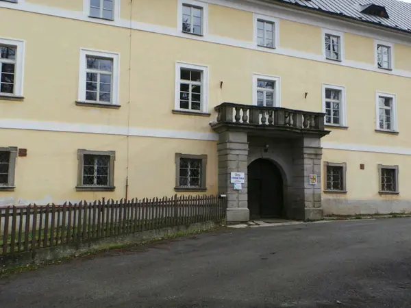 Fotografie školy "Střední škola a Základní škola, Oselce"