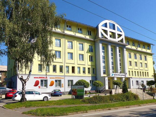 Fotografie školy "Moravskoslezská obchodní akademie"