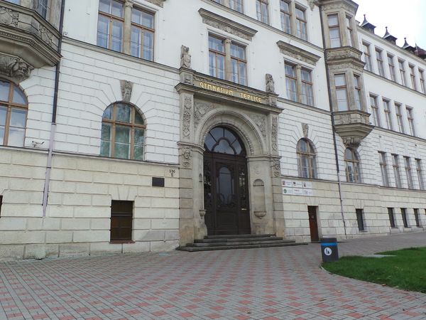 Fotografie školy "Gymnázium, Teplice, Čs. dobrovolců 11"
