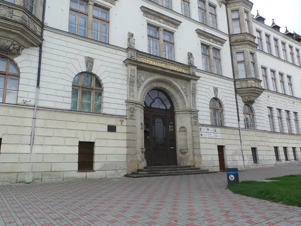 Fotografie školy "Gymnázium, Teplice, Čs. dobrovolců 11"