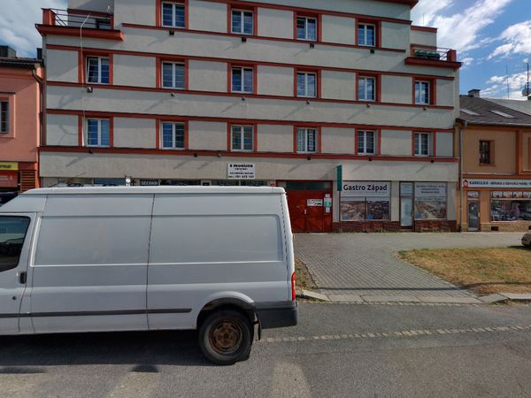 Fotografie školy "Dálková střední škola ekonomická"