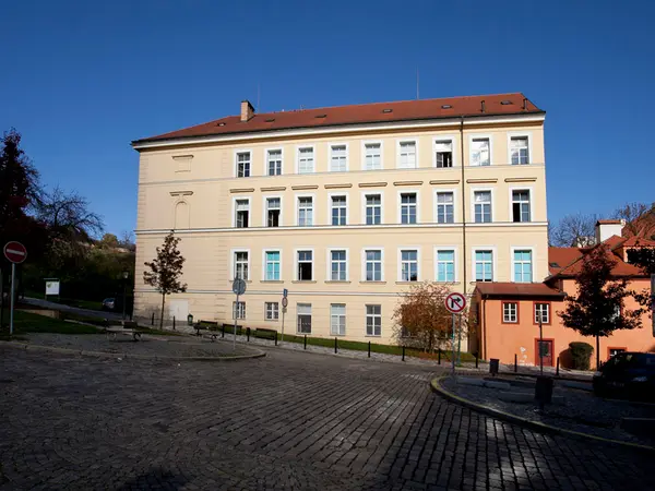 Fotografie školy "Vyšší odborná škola grafická a Střední průmyslová škola grafická, Praha 1, Hellichova 22"
