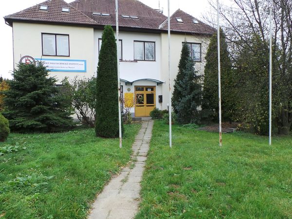 Fotografie školy "Soukromé gymnázium, střední odborná škola a jazyková škola s právem státní jazykové zkoušky"