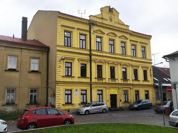 Fotografie školy "Střední škola obchodní a služeb SČMSD, Polička"